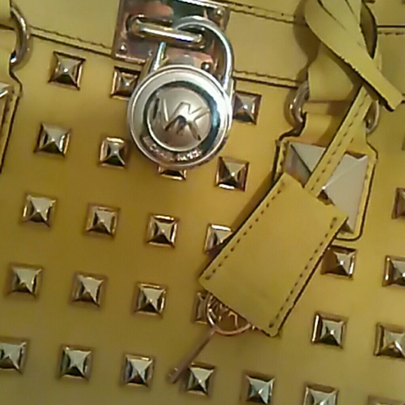 Michael Kors Large Yellow Studded Hamilton - Picture 2 of 4