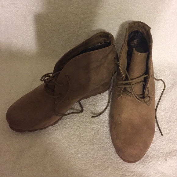 Tan suede booties, NEW - Picture 1 of 4