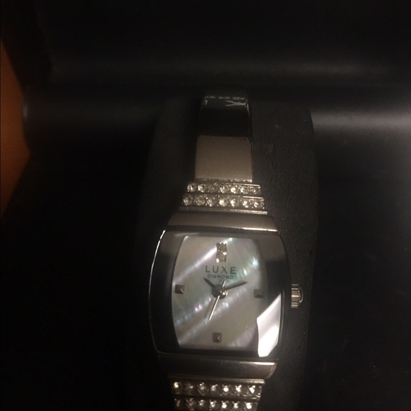 LUXE Diamond Fial Woman's watch - Picture 2 of 2