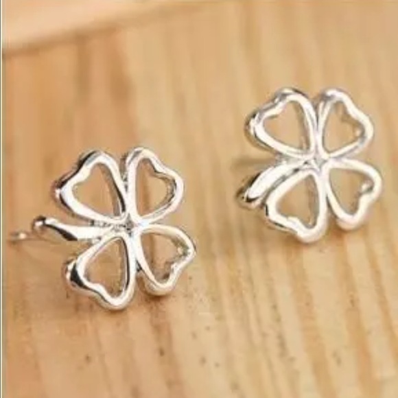 Clover Earrings - Picture 3 of 6