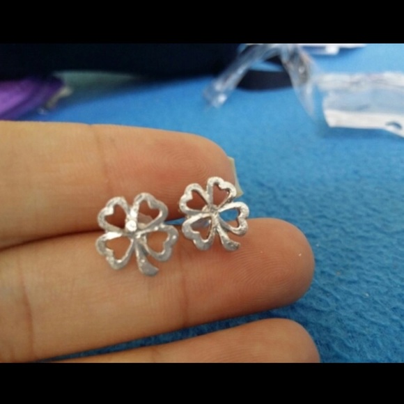 Clover Earrings - Picture 2 of 6