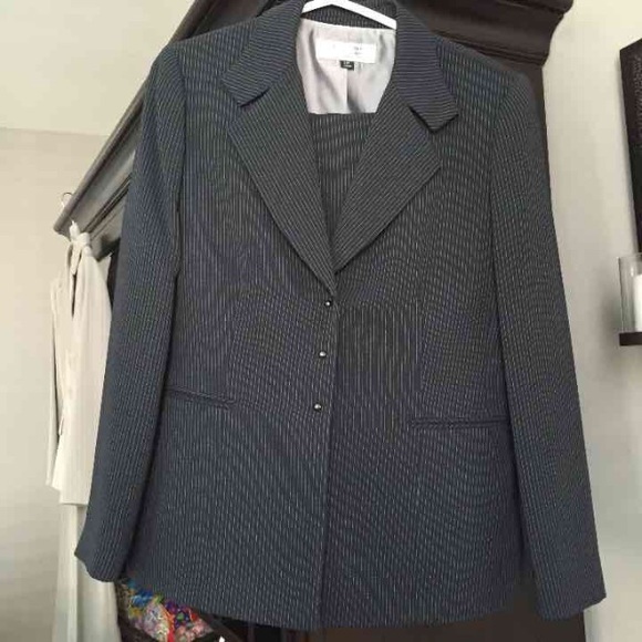 Tahari Pants Suit Size 10 Petite