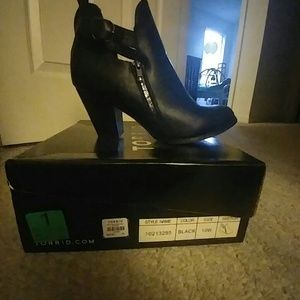 NEW--NWT--- Black Booties (W)
