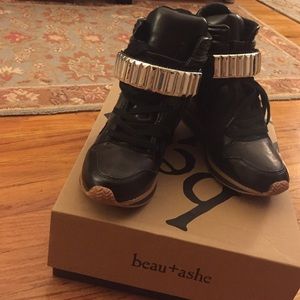 🆕 Beau + Ashe hidden wedge black sneakers 🆕