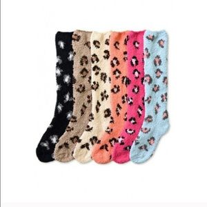 ✨HP✨ 2 Pair Leopard Warm Fuzzy Socks