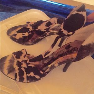 Leopard print pumps
