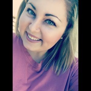 Meet your Posher, Caitlin