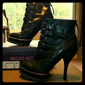 Size 9 Mojo Moxie heeled booties