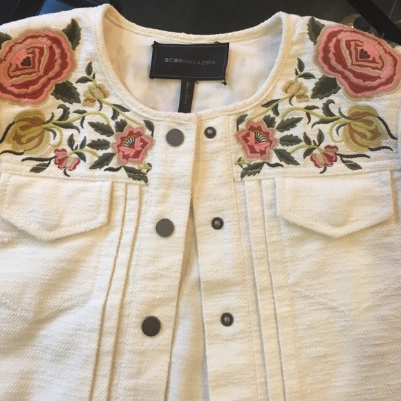 BCBGMAXAZRIA JKT WITH FLOWERS ON TOP PART