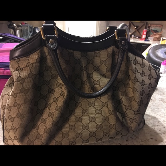 Gucci purse, slightly used in great shape - Picture 2 of 3