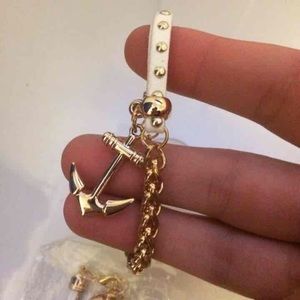 Cute Women's White & Gold Bracelet