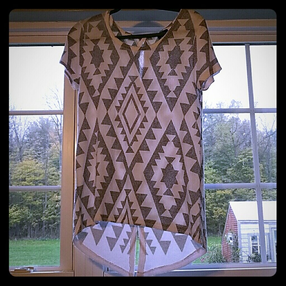 Daytrip sz Medium short sleeved light sweater