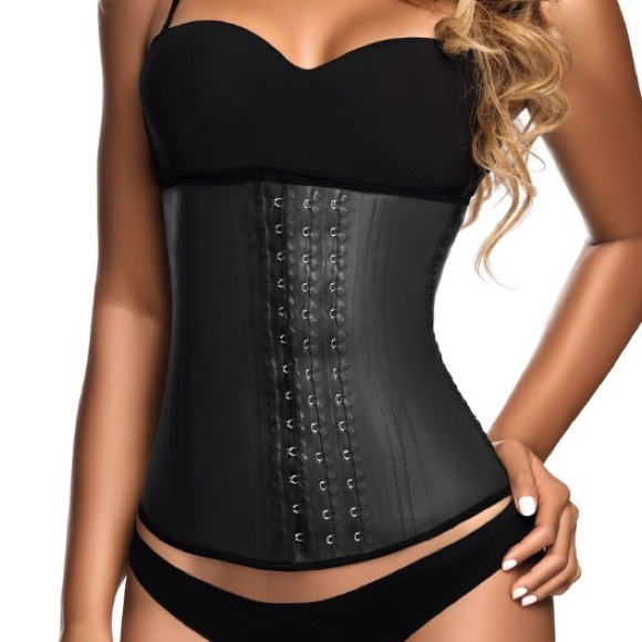 brand new Ann Chery waist clincher // 3 Hooks
