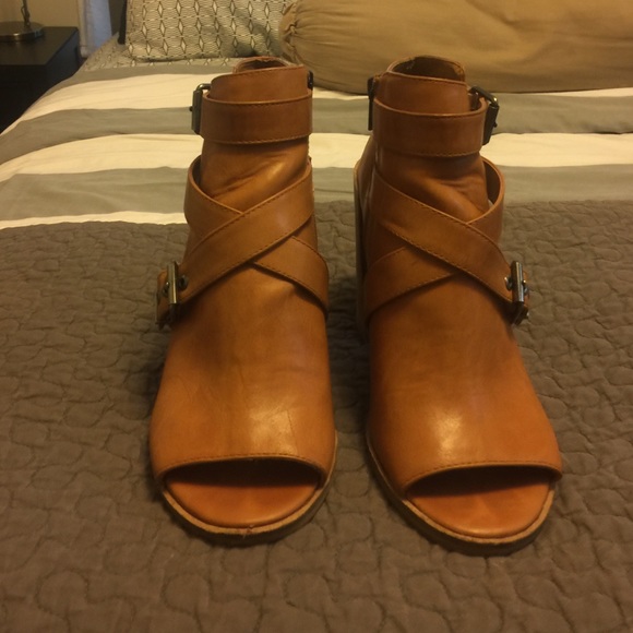 Peep toe Dolce Vita stacked heels