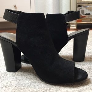TAHARI black suede block Open Toe Booties