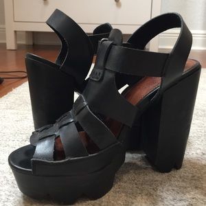 MIA BLACK PLATFORM SANDALS