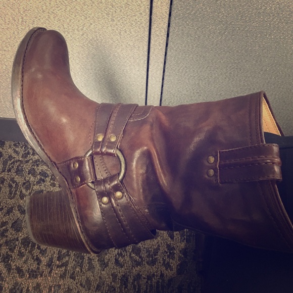 🎉🎉REDUCED!! Super Cute Frye Carmen Boots!