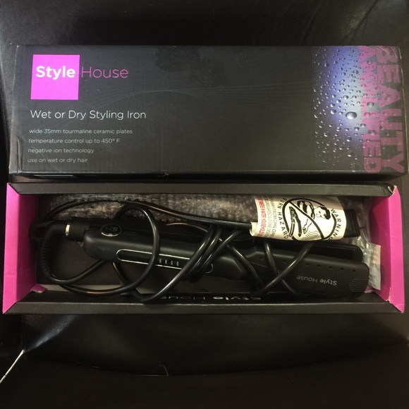 Stylehouse wet or dry styling flat iron