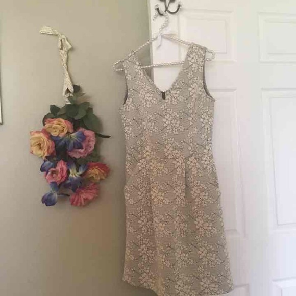 Cute spring dress.