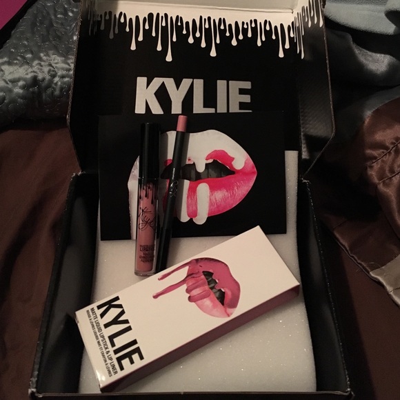 Kylie Lipkit Smile Never Worn !!