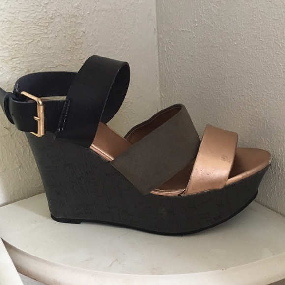 Women's wedge heel shoes