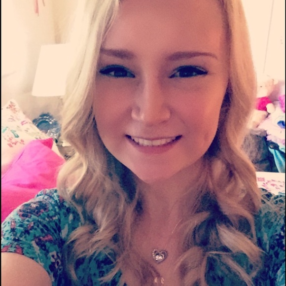 Meet your Posher, Ashley - Picture 2 of 6