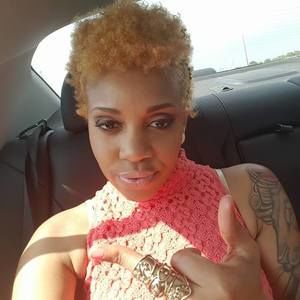 Meet your Posher, Corina