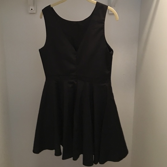 LBD - Picture 4 of 4