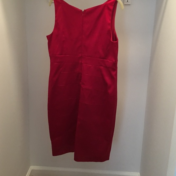 Red dress - Picture 3 of 3