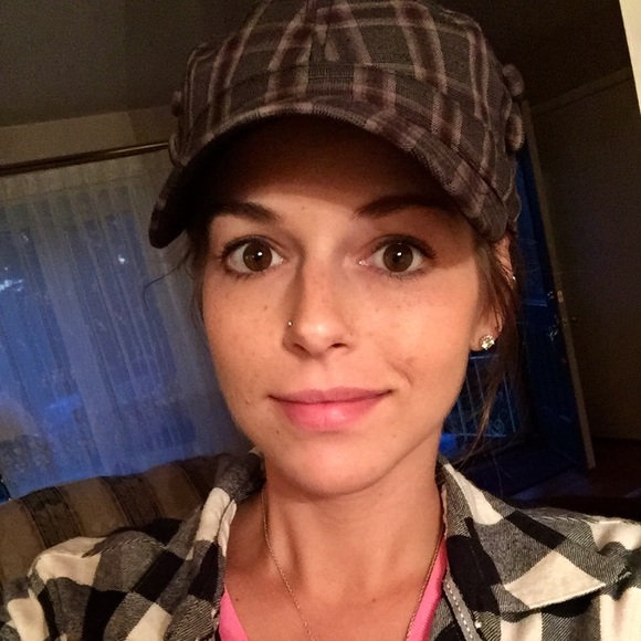Meet your Posher, Nicole - Picture 1 of 1