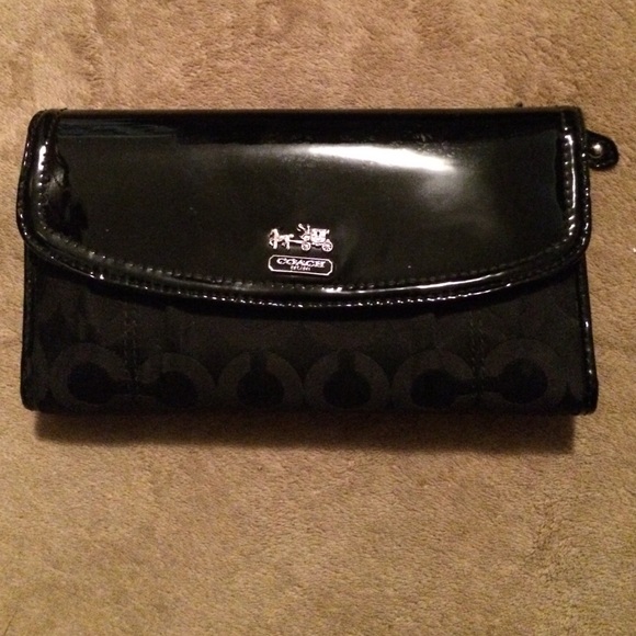 Signature coach wallet