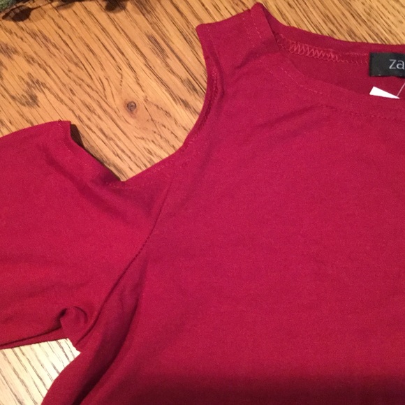 Simple & Soft Cold Shoulder Flare Top - Picture 2 of 3