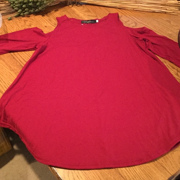 Simple & Soft Cold Shoulder Flare Top - Picture 3 of 3