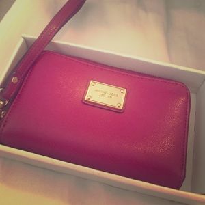 Michael Kors Essential Zip Wallet/Wristlet!