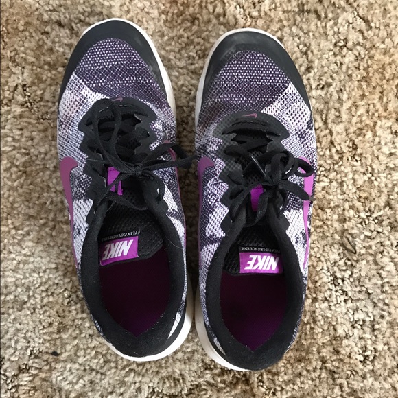 Nike flex experience tennis shoes