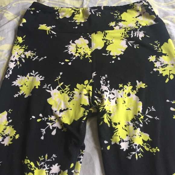 Gently used LULAROE leggings:)