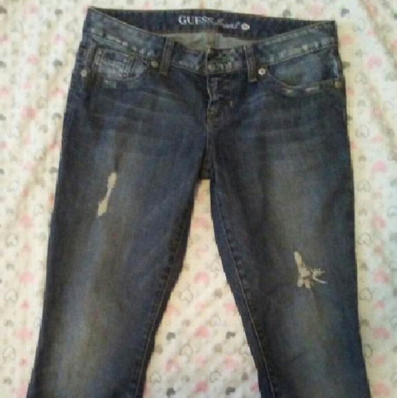 SALE ---->Guess Crop jeans