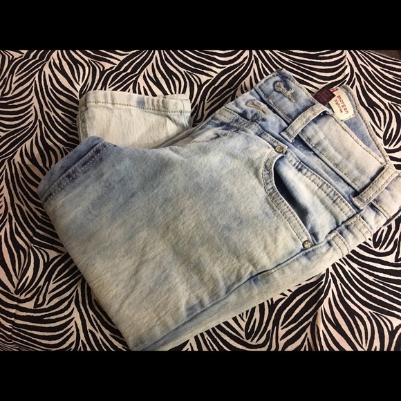 LEI light wash skinny jeans