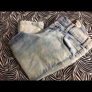 LEI light wash skinny jeans