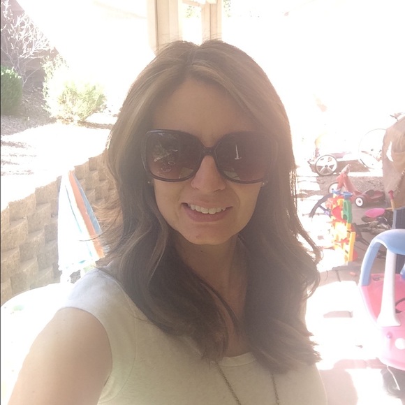 Meet the Posher Other - Meet your Posher, Lauren