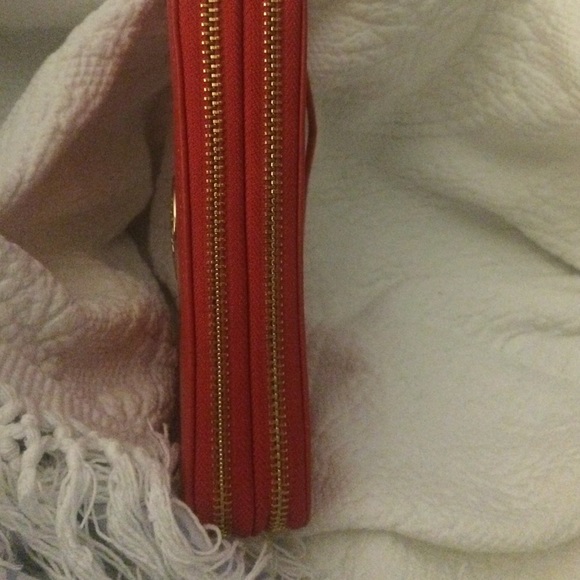 Beautiful Red 3 in 1 Trendy Clutch Wallet ❤️💕💕💕 - Picture 3 of 4