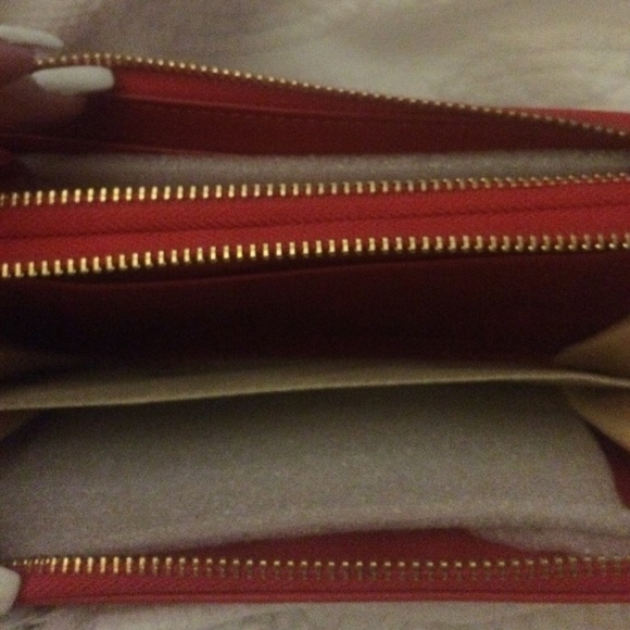 Beautiful Red 3 in 1 Trendy Clutch Wallet ❤️💕💕💕 - Picture 4 of 4