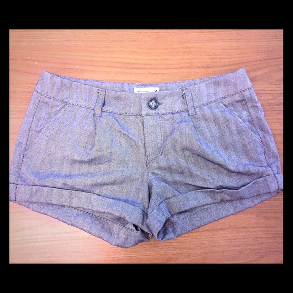 AMERICAN EAGLE Cuffed Dress Shorts