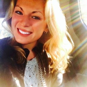 Meet your posher, Rachel ✨