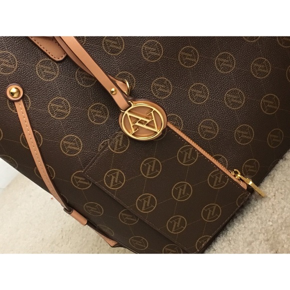 Adrienne Vittadini Brown Designer Tote Bag Large Size Bag Purse Red Interior - Picture 2 of 4