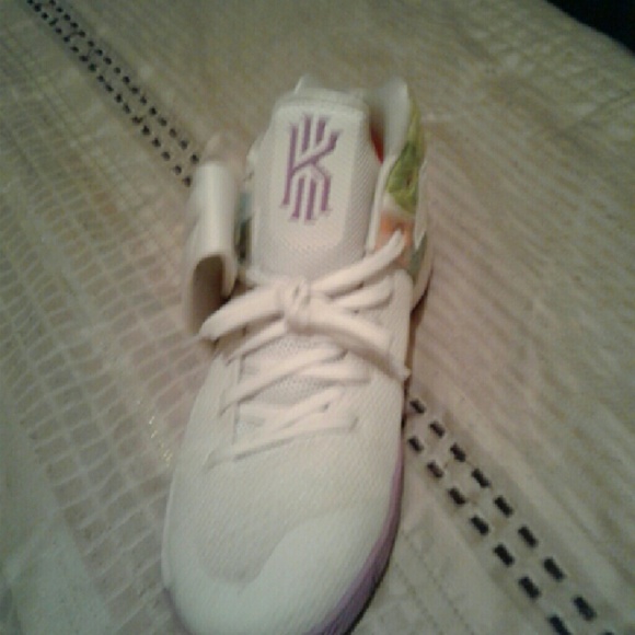 Kyrie 2