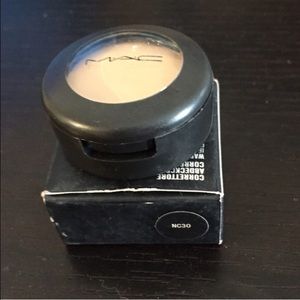 Mac Studio Finish Concealer NC 30