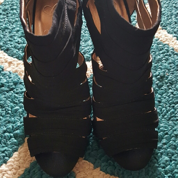 Jessica Simpson sexy black strappy heels - Picture 2 of 4