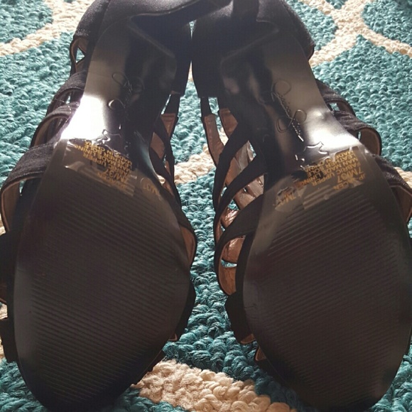 Jessica Simpson sexy black strappy heels - Picture 4 of 4