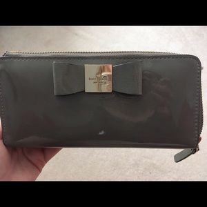 Kate Spade Gray Bow wallet